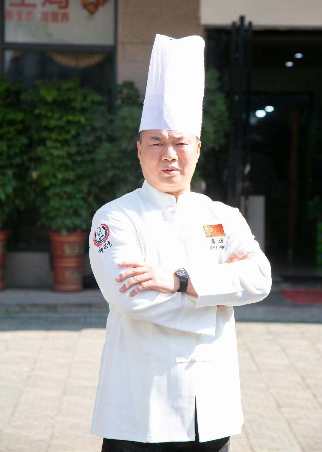 中国湘菜大师龚强和他的爱徒们文/中国湘菜文化大师邓杰作为湘潭湘菜界的实