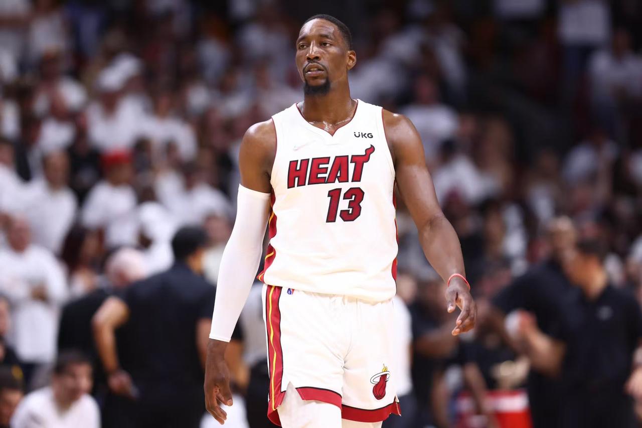 有的球队缺了核心就崩了，有的球队缺了2个核心还能赢球。热火115-113险胜尼