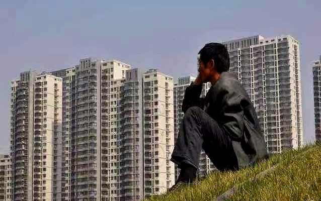 有人总结了一些所谓“人性铁律”，比如“黑色的内裤要少穿”、“手机响五秒再接”。其