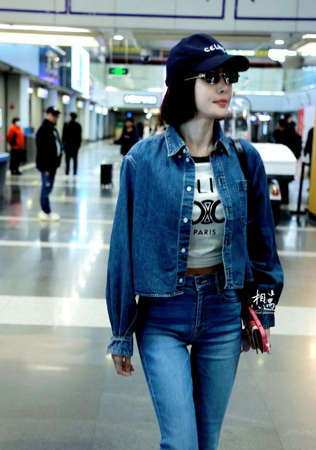 “蕾蕾得影后了，真骄傲啊！”辛芷蕾刚拿下威尼斯影后，秦岚的微信第一时间就到了