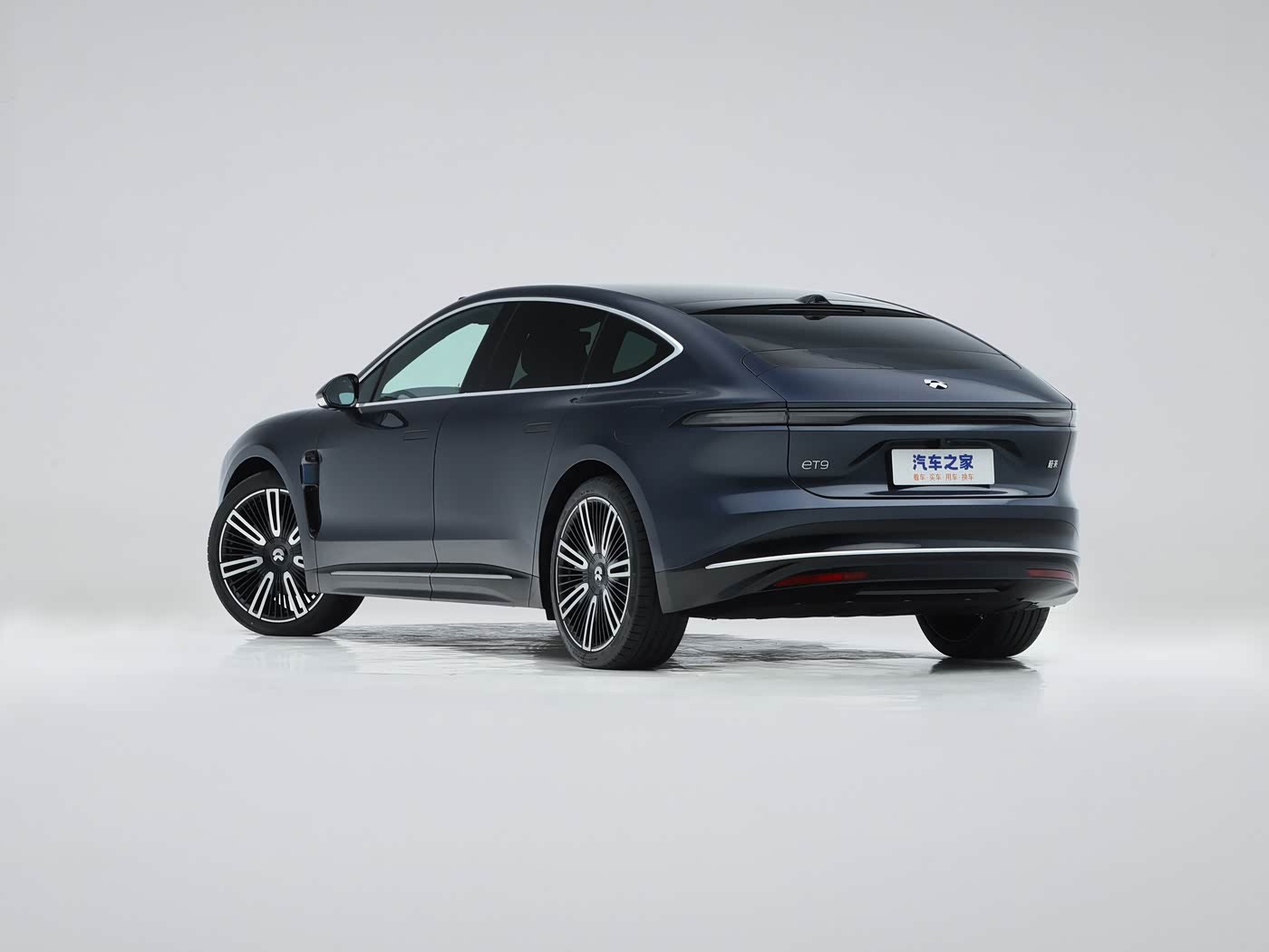 车市观察蔚来ES9上市了，这才是豪华车的正确打开方式，而错误的打开方式就是蔚来