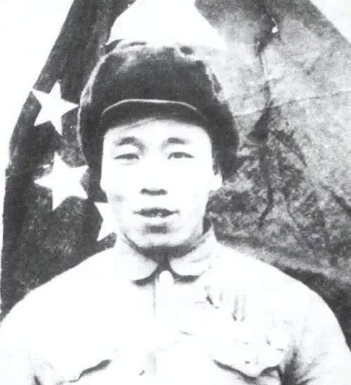 1953年，伟人见到志愿军“打坦克英雄”苏吊蛋后，觉得这个名字实在太难听，于是笑