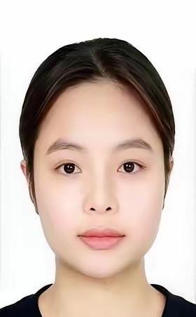 一个叫裴垂林的越南女孩，在云南大学读硕士。她干了一件让不少越南网友“刷新三观”的