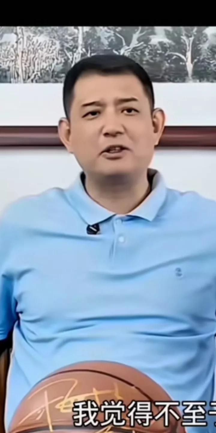 近日中国男篮名宿，中国篮球名人堂成员巩晓彬在接受采访时，首次谈到中国女篮球员李梦