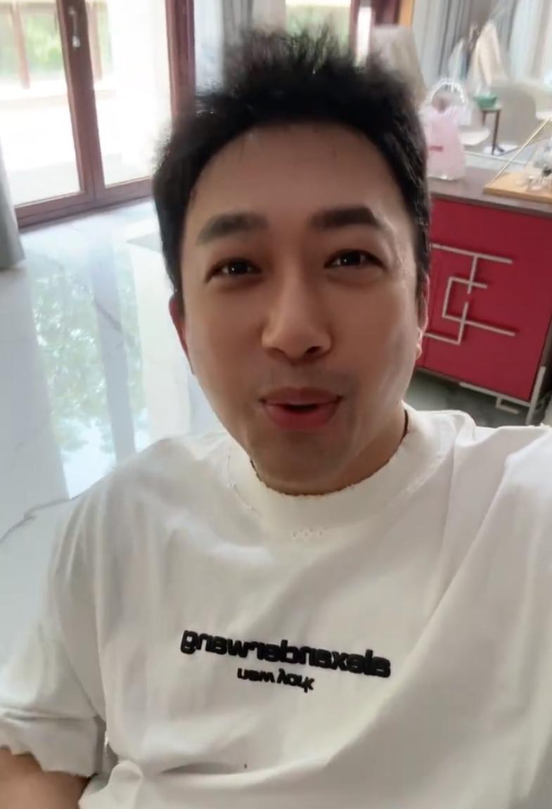 于正也终于被业内制片人内涵了说他不专注作品，靠内涵同行，挑起粉丝争端博眼球，引