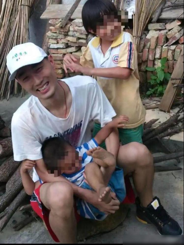 高广辉把自己活成了一台高精密的人肉提款机。到手1.9万的月薪，在广州本该是一