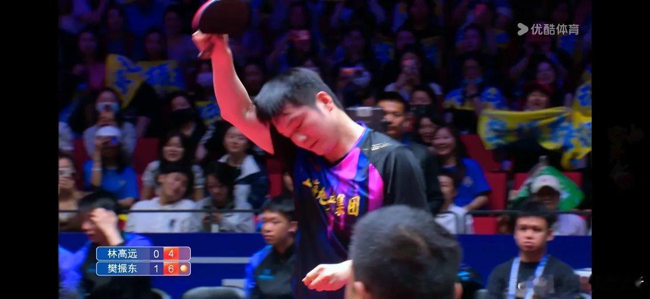 樊振东3比1林高远经过今晚，东远粉都活了。当林高远和樊振东站在球台的两边，谁赢谁