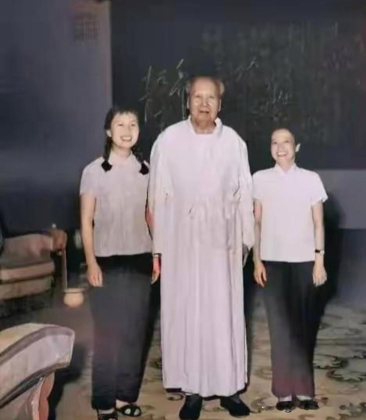 真正做到了“鞠躬尽瘁，死而后已！”真正做到了人民当家作主！真正做到了为人民服