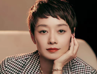 主持人问马伊利:“两个女儿的性格像妈妈多一点，还是像爸爸多一点？”马伊琍说:“大