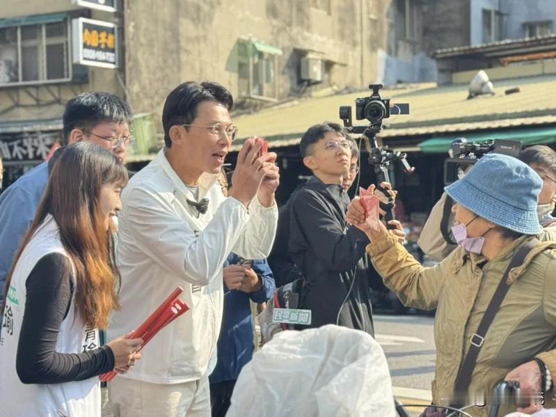 李四川即将登场黄国昌：期待君子之争民众党新北市长参选人黄国昌近期持续安排市