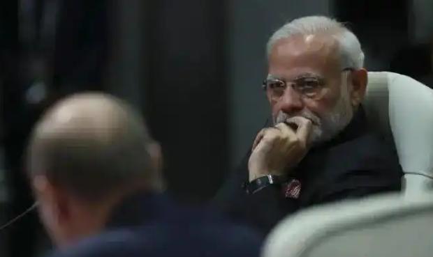 印度总理莫迪已经做出了选择，最近他跟特朗普通话近40分钟，一口一个朋友，还公开帮