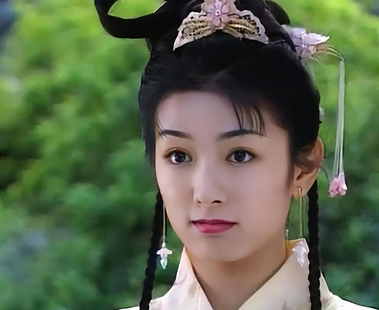 2020年筹拍《繁花》时，王家卫邀请黄奕出演。黄奕问：“拍多久？”王家卫说：“不
