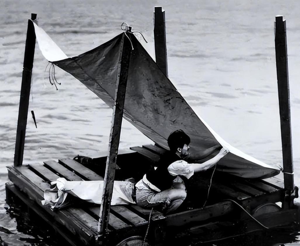 1942年，一个中国小伙掉入北大西洋，靠喝鸟血、吃鲨鱼撑了133天，然而，一架路