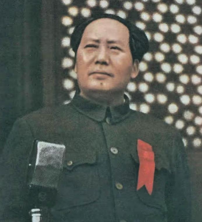 千万不能打美国！听听毛主席是怎么说的！千万不能打美国。当年抗美援朝时，很多人给毛