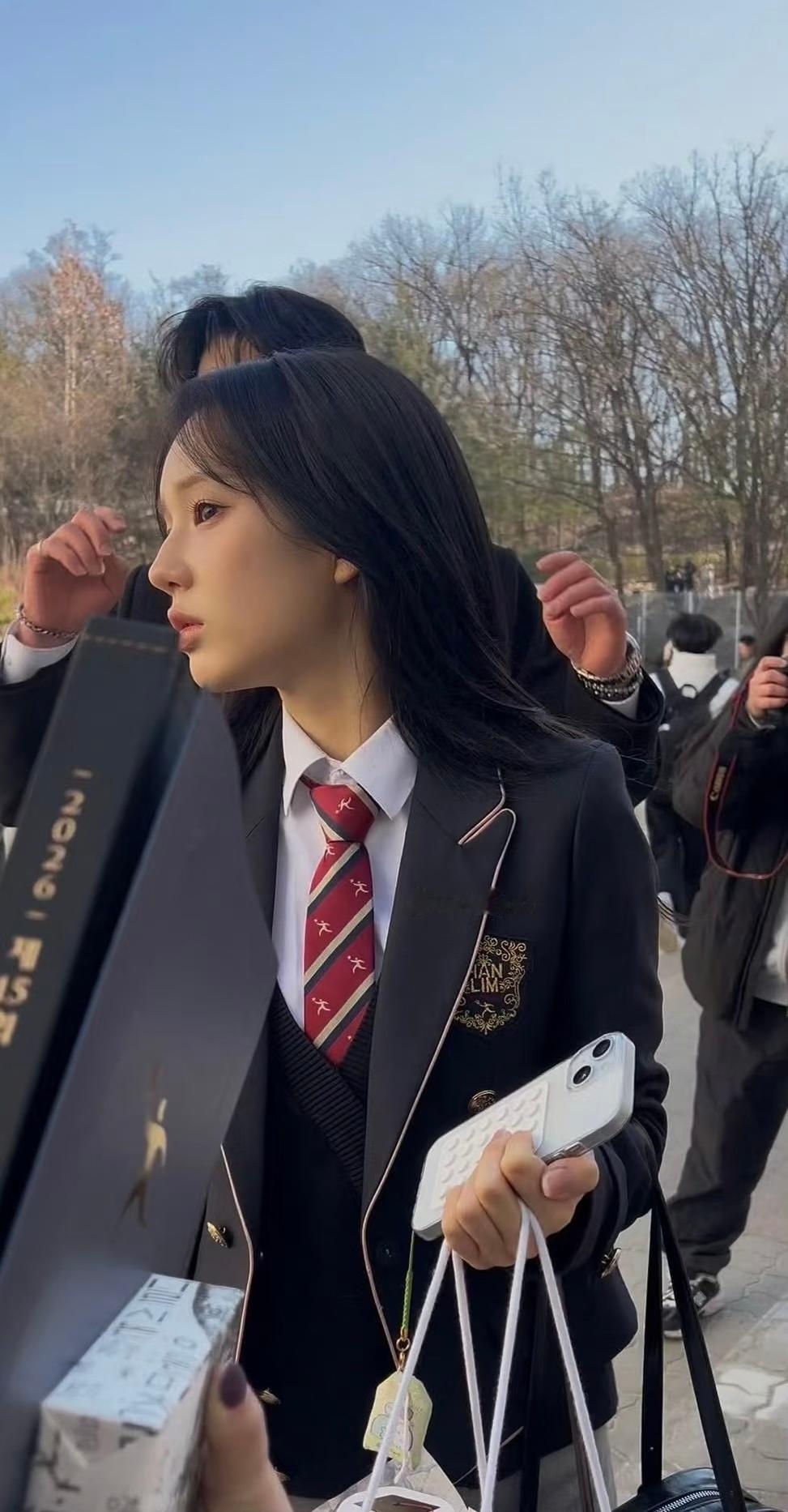 柳莎朗｜这个侧颜的纵深度真的好美五官不是浮在表面上的眼球镶嵌在骨头里的美….