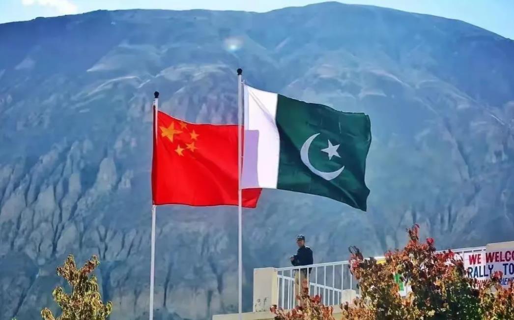 歼10CE一战成名引得三国运输机集中来访据保加利亚军事网站5月10日消息，9