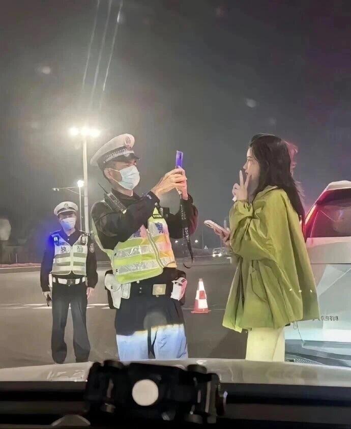 感受下川渝人与生俱来的松弛感​​​