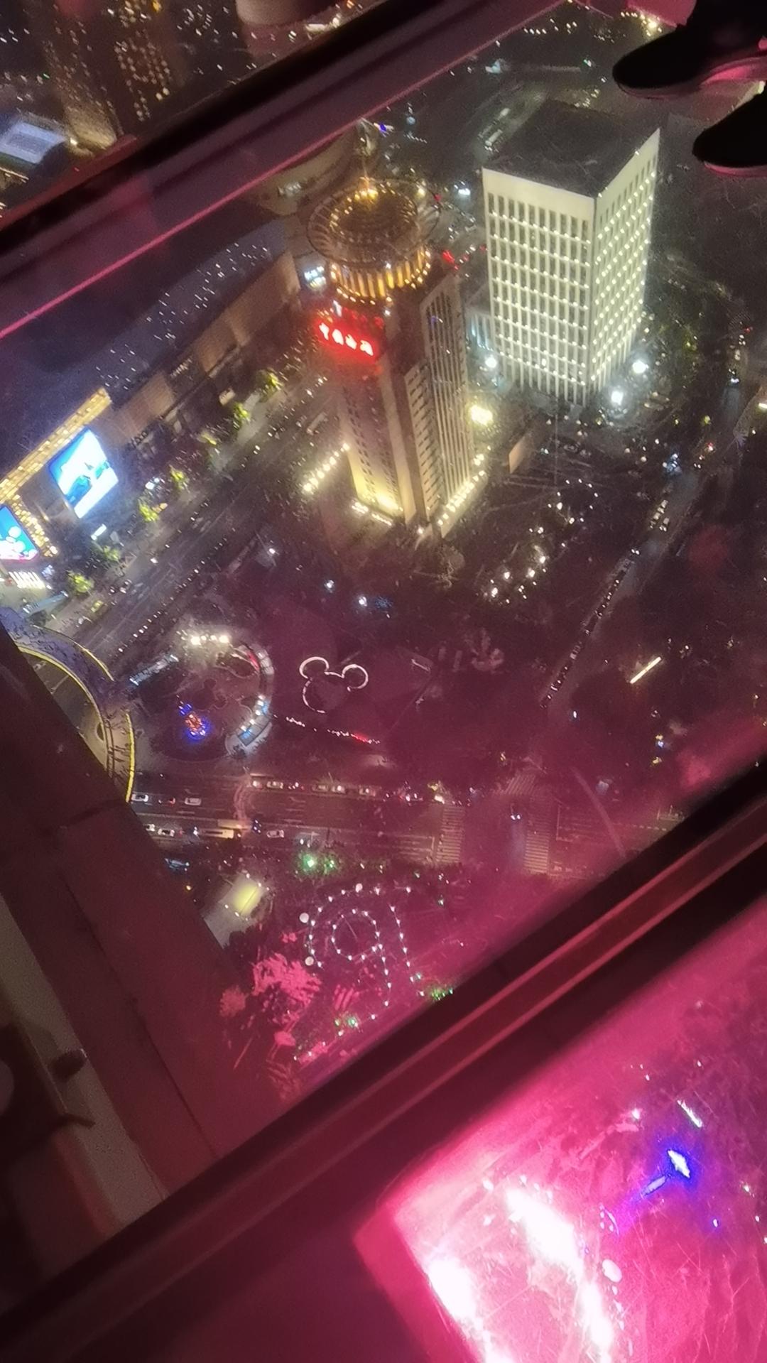 [烟花][烟花]大上海，我来了。东方明珠，那可是上海的标志性建筑，谁来上海不得去