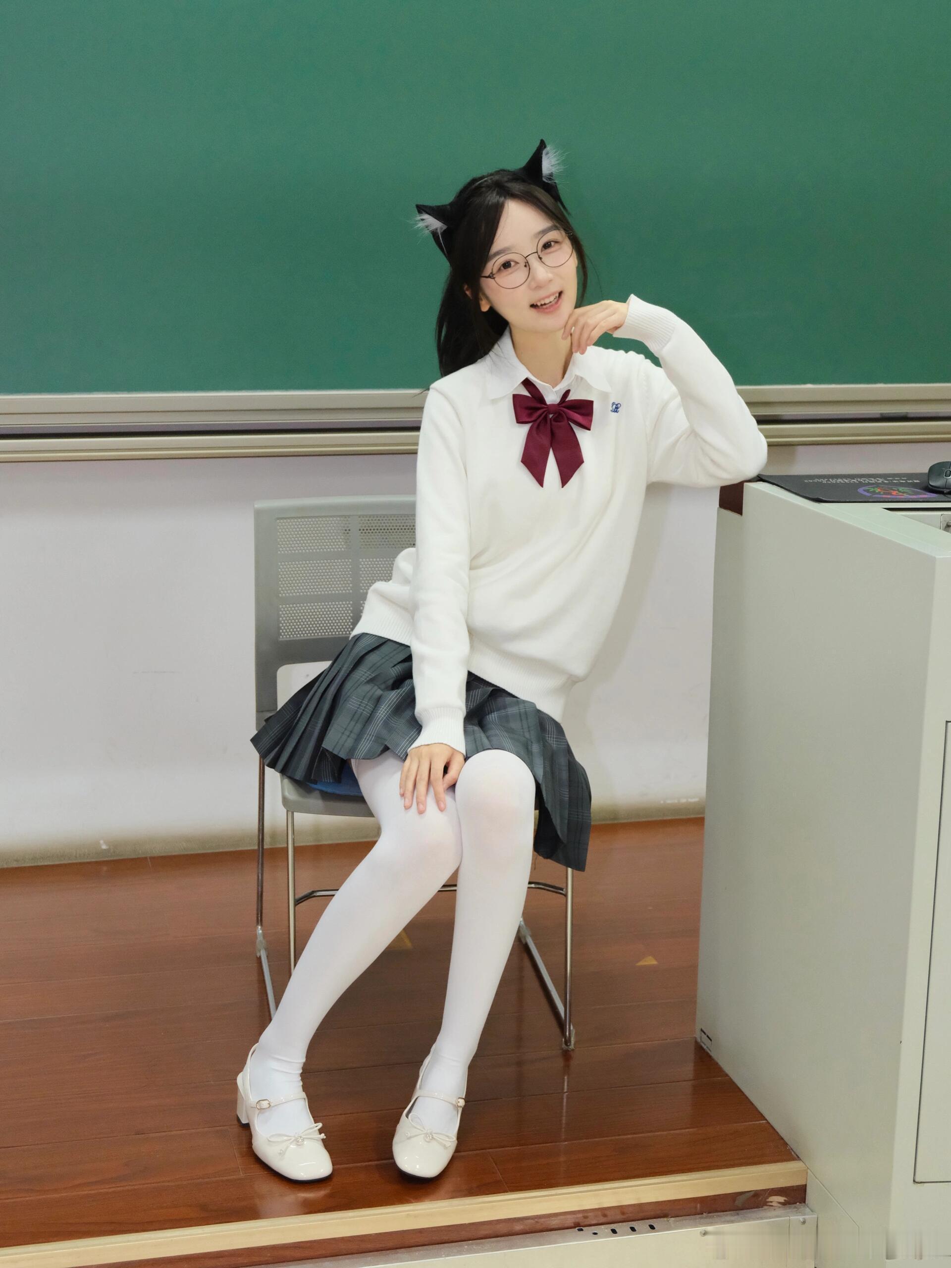 可爱的猫系学姐~​​​