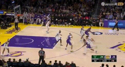 合理篮球——詹姆斯：宁失误不送帽，合理吧！图1：这球居然不投？想让我詹被帽丢脸