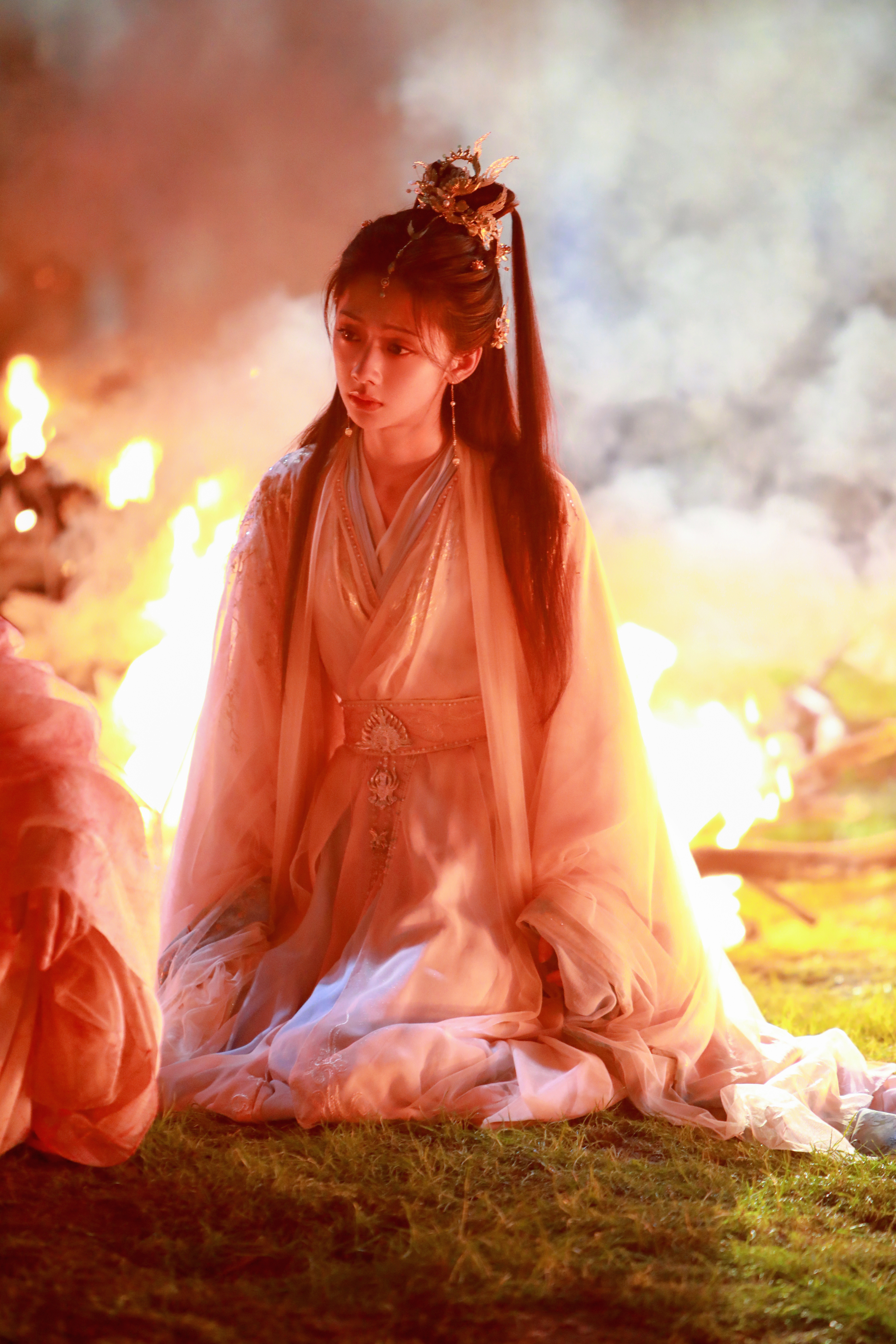 哈哈这套工作室果然发九宫格啦！就是画质有点糊hhh王影璐《献鱼》廖停雁剧照-粉