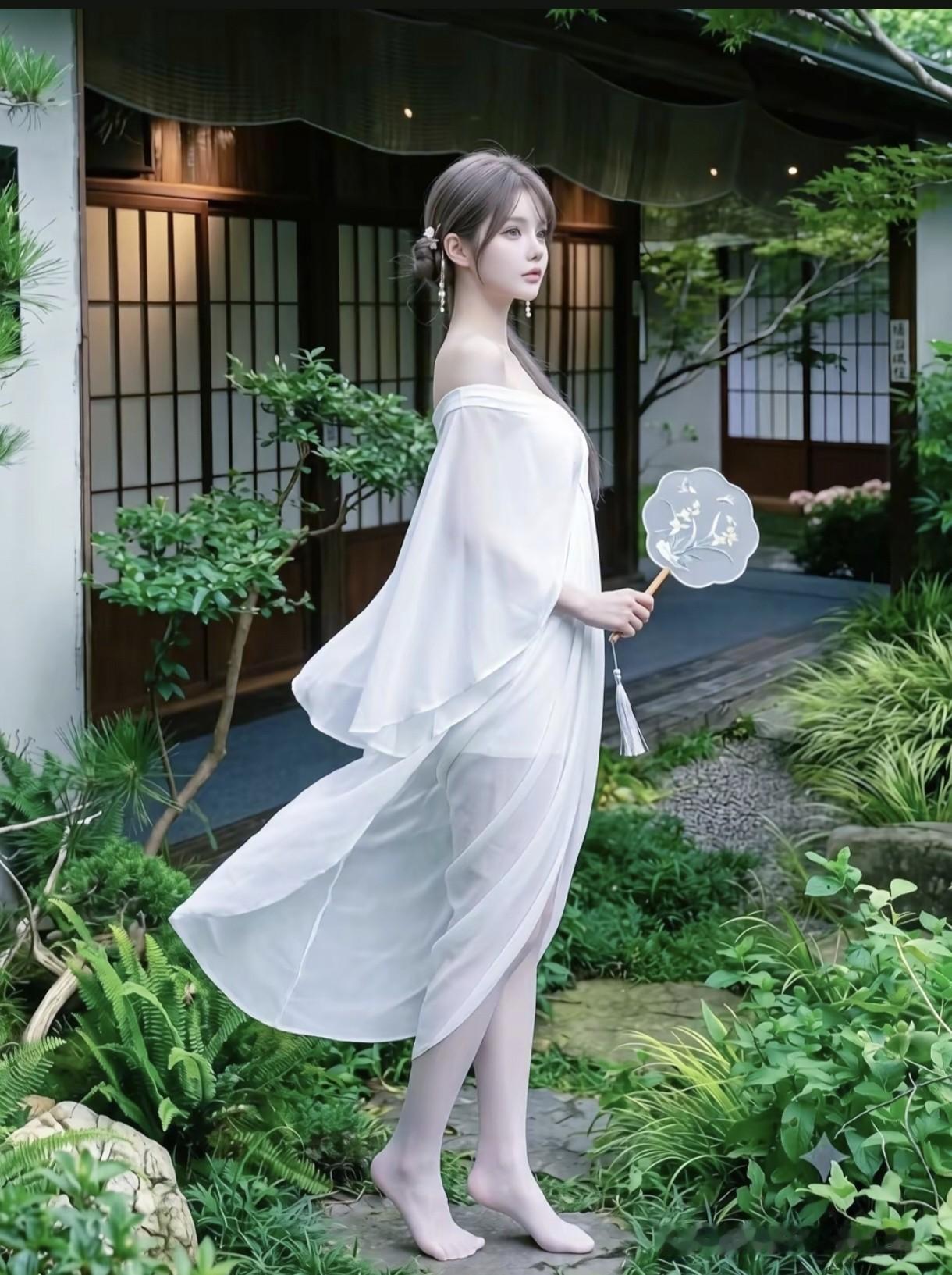 白衣轻舞，团扇遮羞，优雅与俏皮并存，这画面美到犯规！团扇美人照国风团扇写真