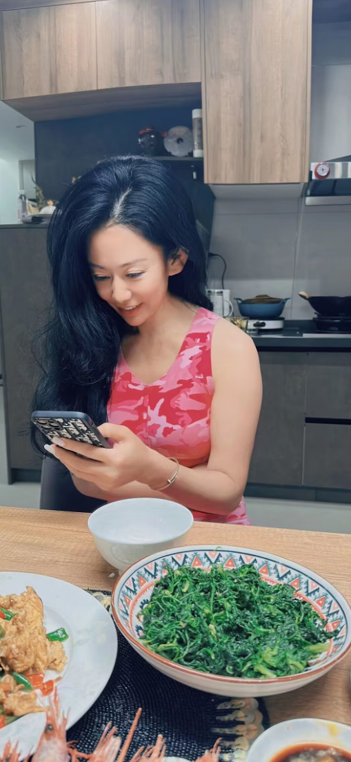 妈妈每天玩手机怎么办？？？
