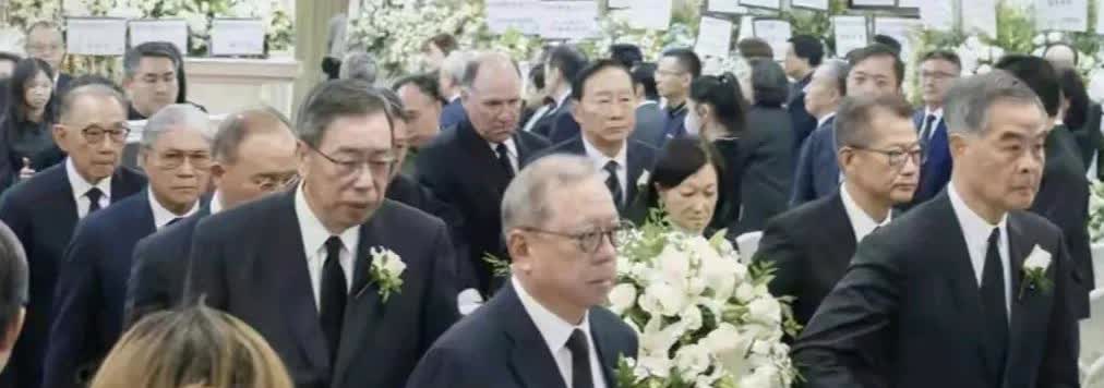 刘銮雄没有成为何柱国的扶灵人，多少让人遗憾，毕竟两个人的关系以前真的让人羡慕。何