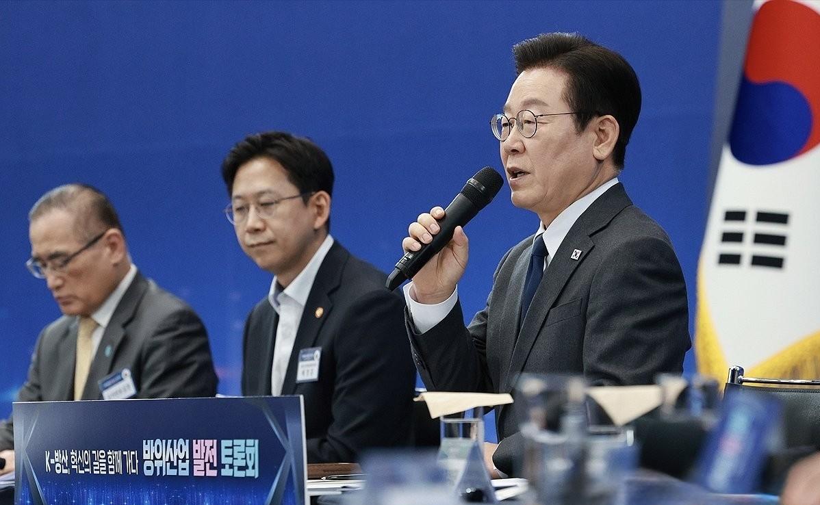 不要美军，韩国下决心了？当地时间20日，李在明在出席国防工业发展研讨会时表示：