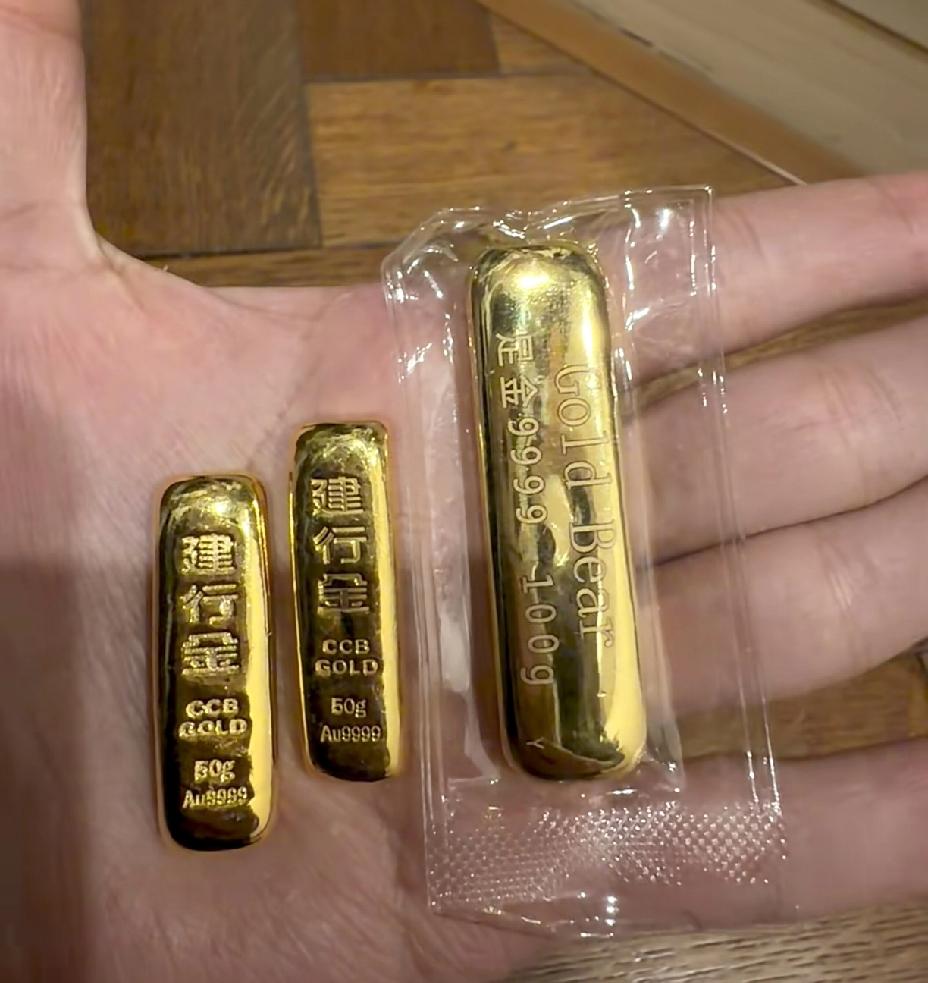 我：老婆，黄金又跌了。老婆：我知道。我：你怎么一点都不慌？老婆：慌什