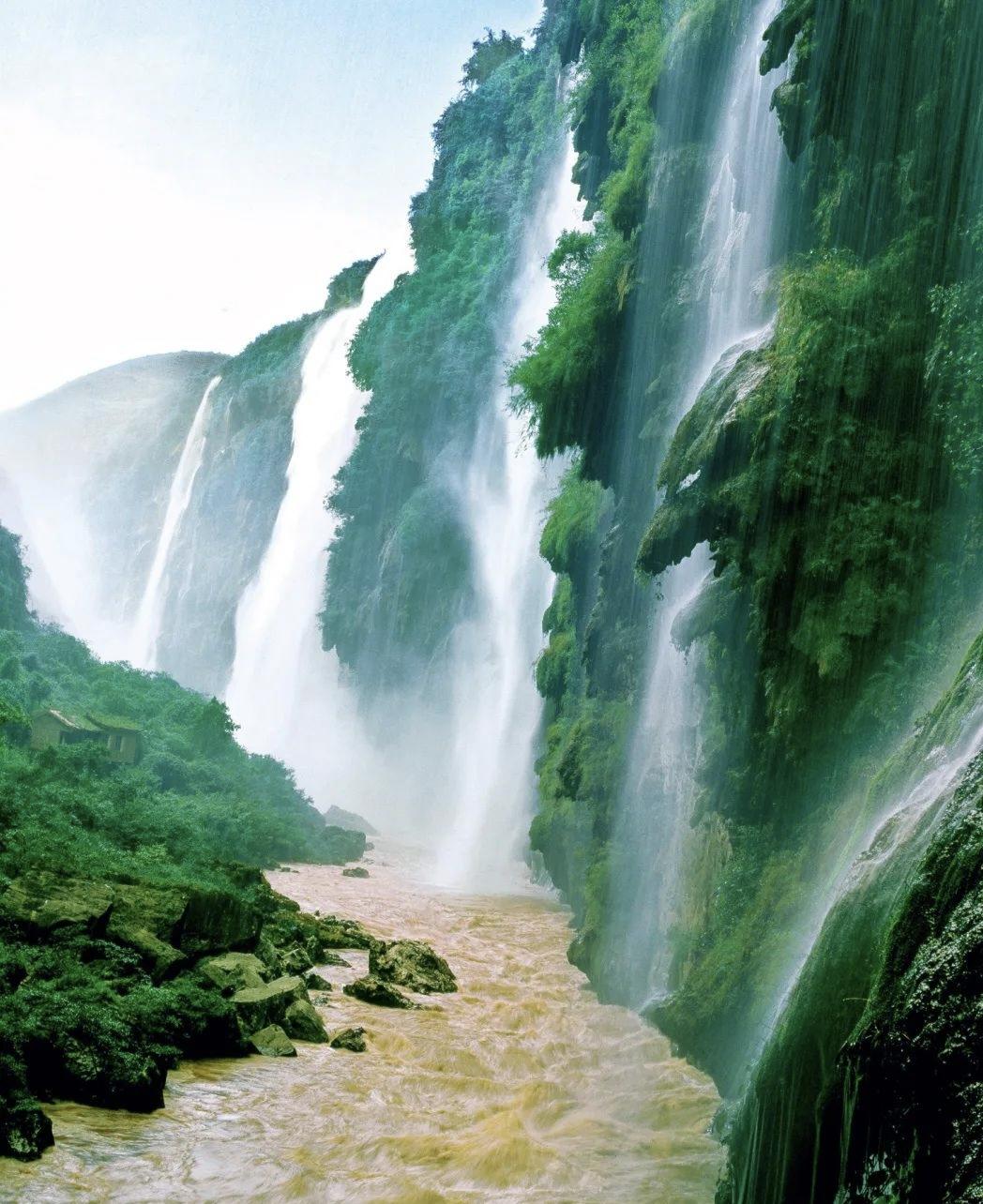 没想到家乡也有瀑布一直以为，壮观瀑布只存在于名山大川，是远方独有的景致。没想