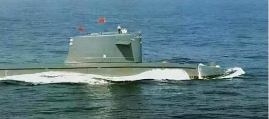 1994年10月，我国403号核潜艇在训练结束后，返回青岛基地，突然，战士们发现