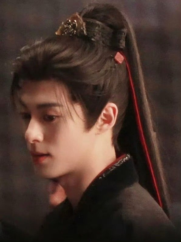 王鹤棣谢景行红衣少年郎小说想象中的谢景行具像化了，王鹤棣的谢景行眉眼间是皆是