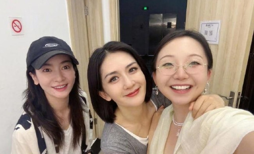 辣目洋子在谢娜的照片里，我竟然美的没有认出来！