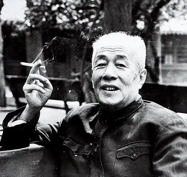 “1947年9月，地下党王冶秋照常去工作，走到院子时，发现他的勤务兵被特务抓了。