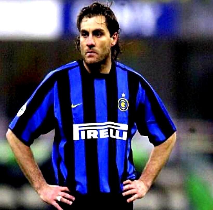 谁能想到，为俱乐部进了123球的功勋前锋，最后竟是免费“倒贴”送给死敌？20