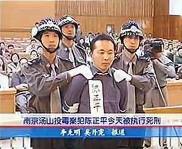 南京汤山老街烧饼香变夺命毒！42个家庭破碎背后：你身边那个“老实人”心里藏着多少