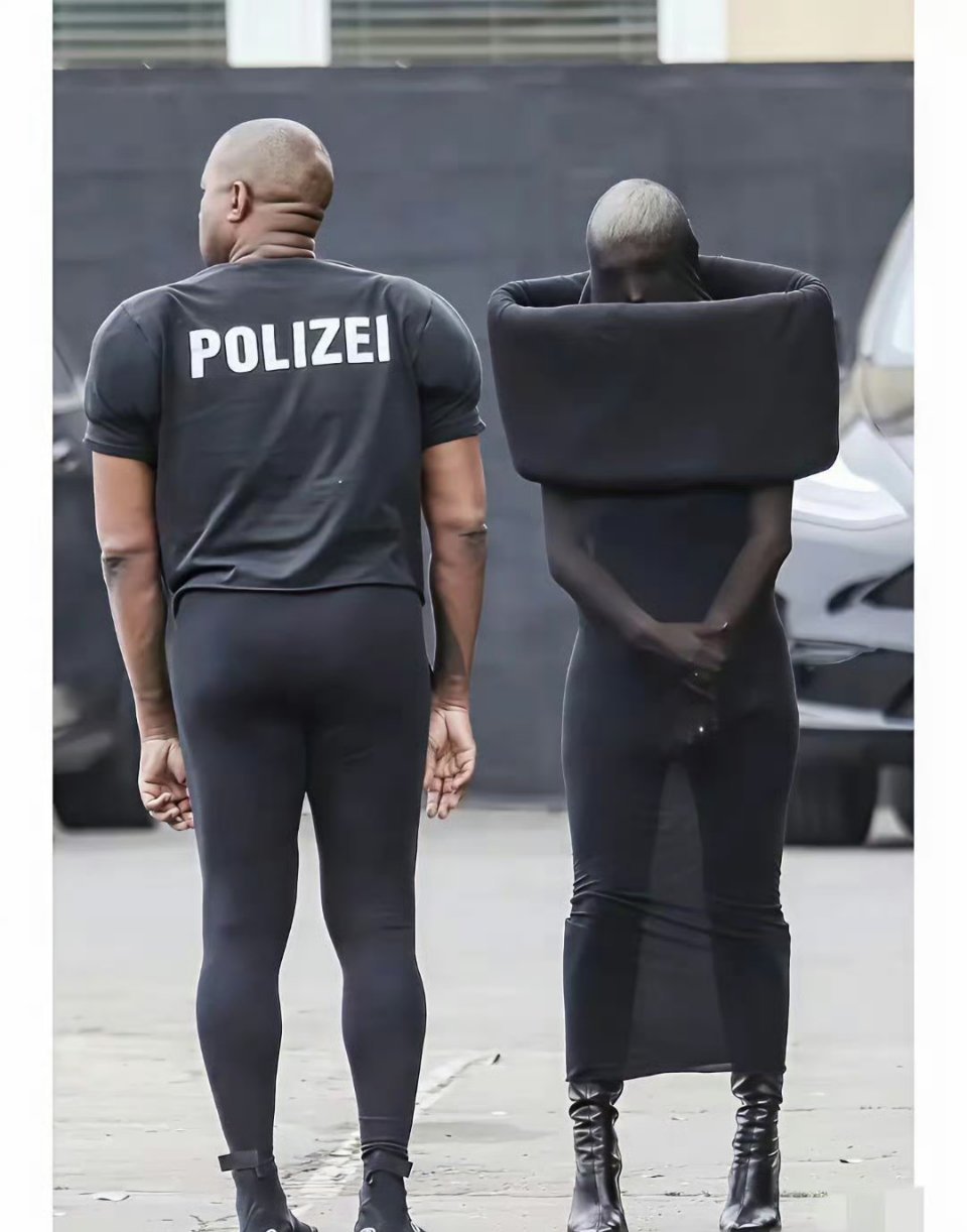 侃爷和老婆比安卡新造型，这是又闹哪一出？