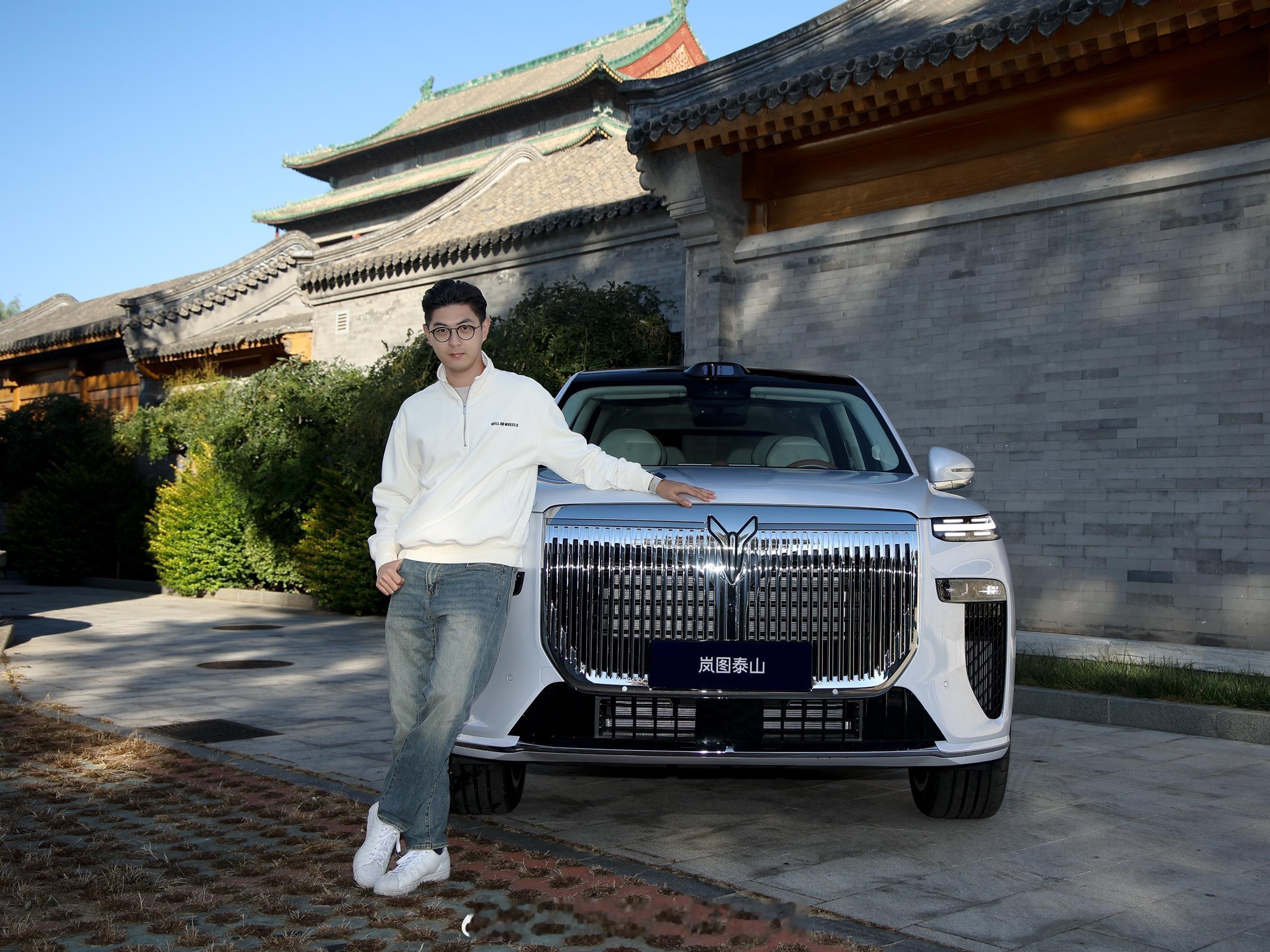 退后，我要开始装杯了不得不说，泰山的前脸真的霸气，尊！最霸气的华系S