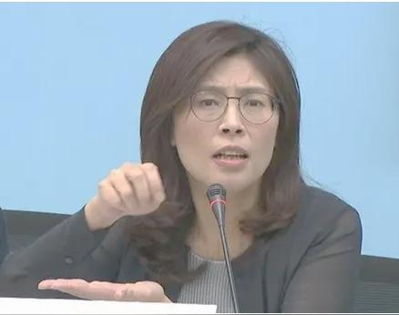 岛内政坛再起波澜，党章条文传闻搅动全台舆论岛内近期一则政坛传闻快速发酵，瞬