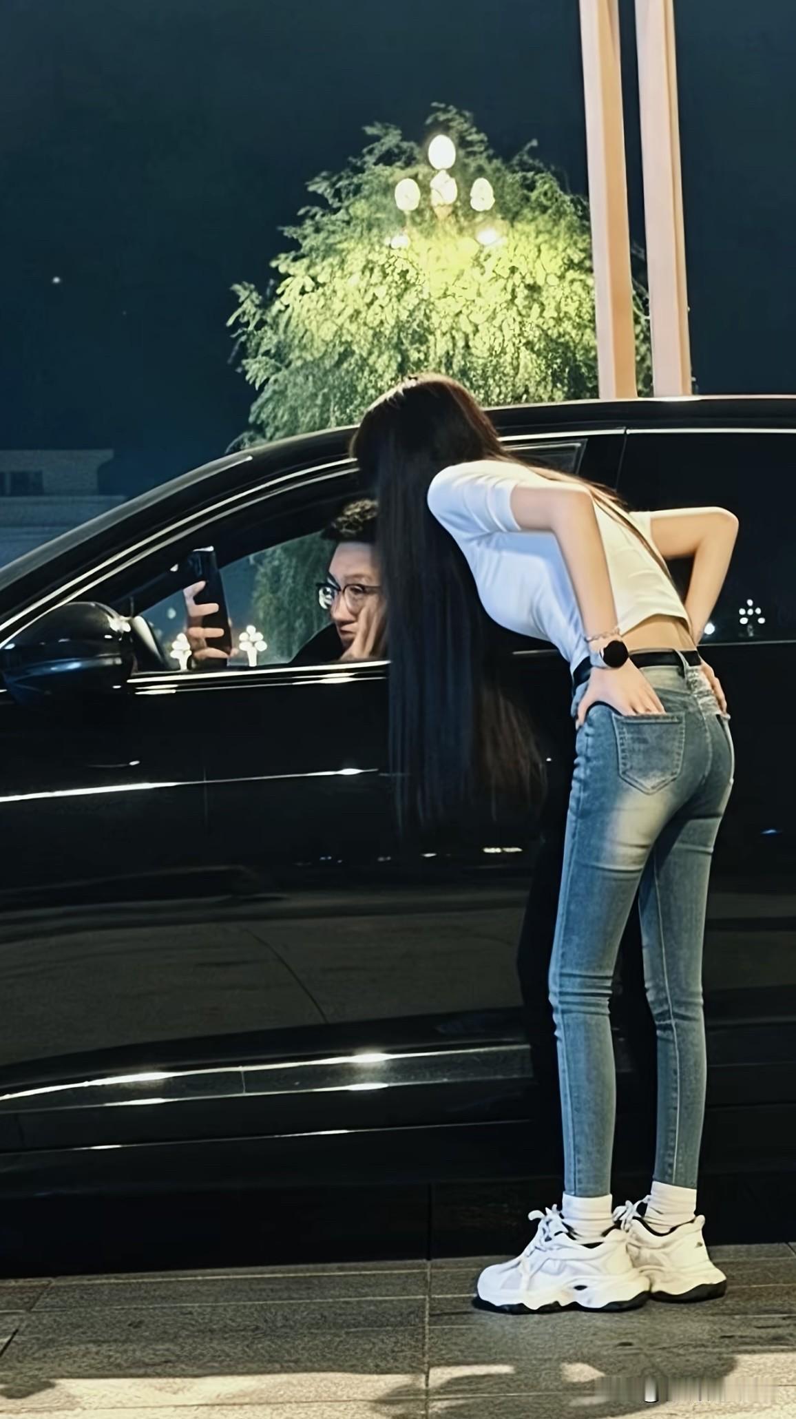 女生怎么穿紧身裤才好看