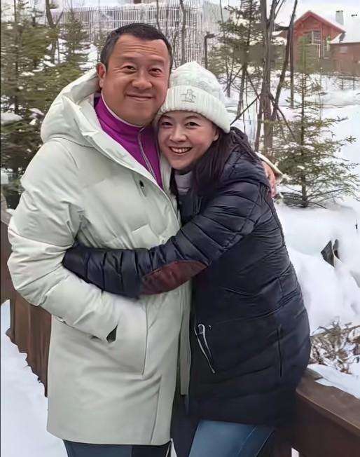 51岁，曾宝仪！结婚证，对她来说是“皇帝的新衣”吗？！我看见一张照片，曾志