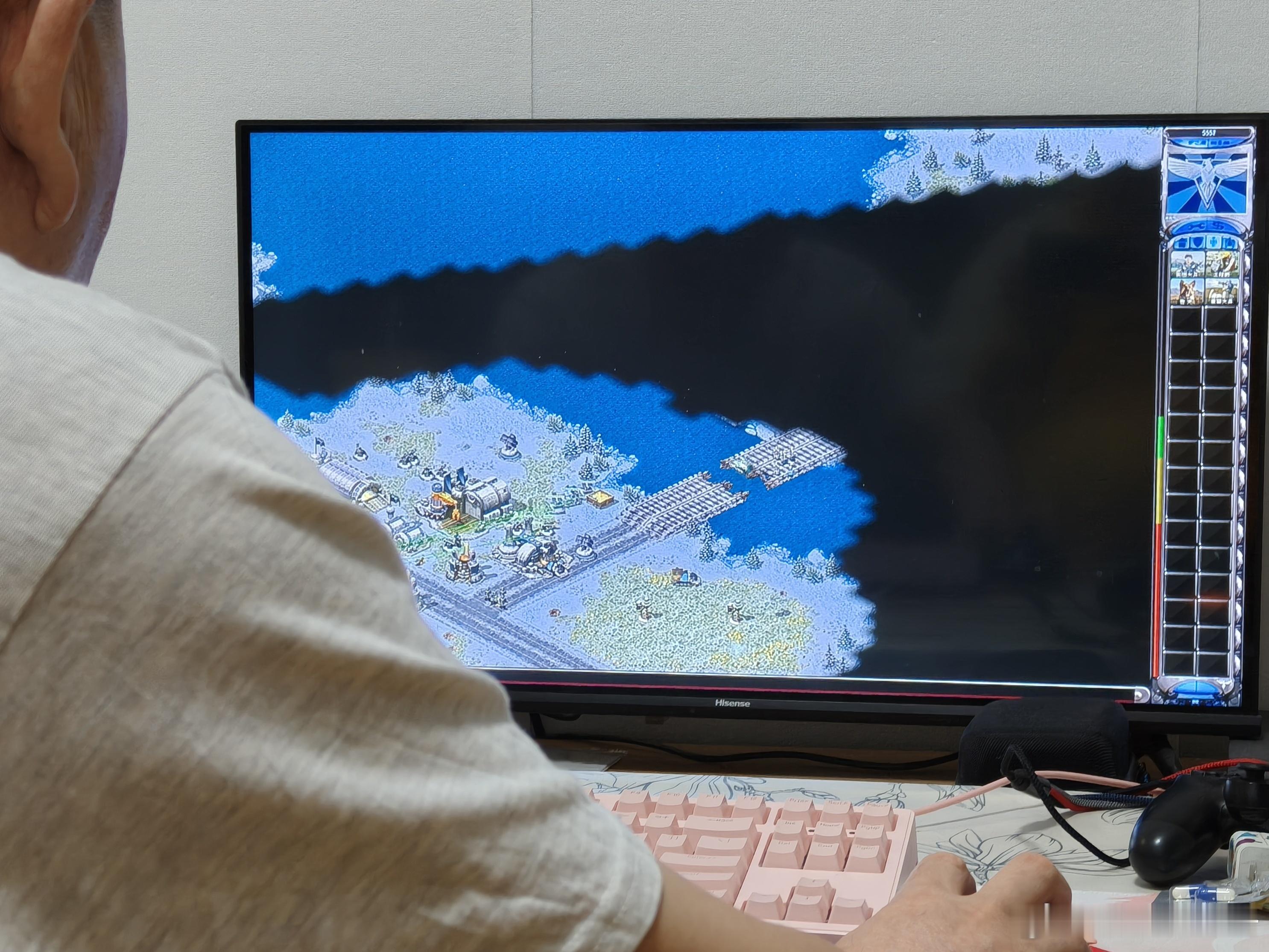 本来要跟我爸玩会儿《怒之铁拳4》，进游戏之前被他看到我steam库里有红警，果断