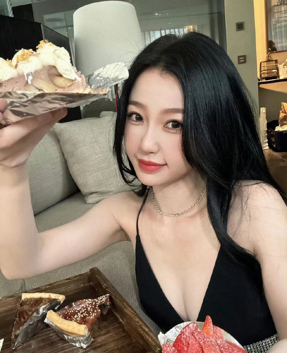 虞书欣这组图都三年整了，女神美的呀！