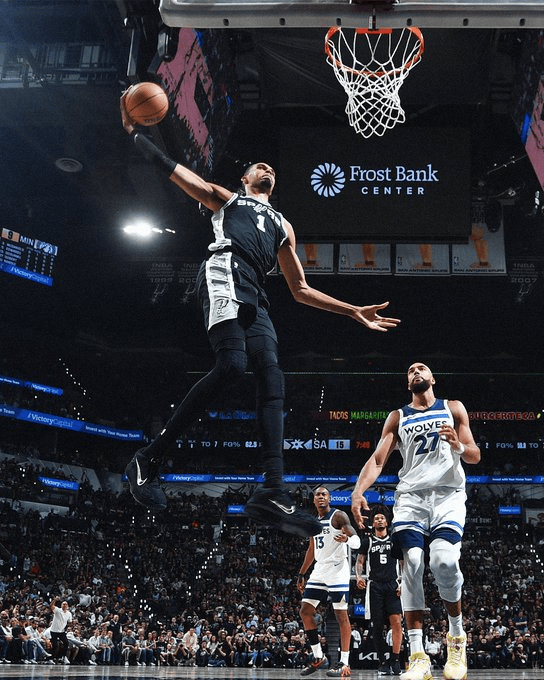 NBA官方: 文班是季后赛历史第三年轻单场25+15+5的球员!