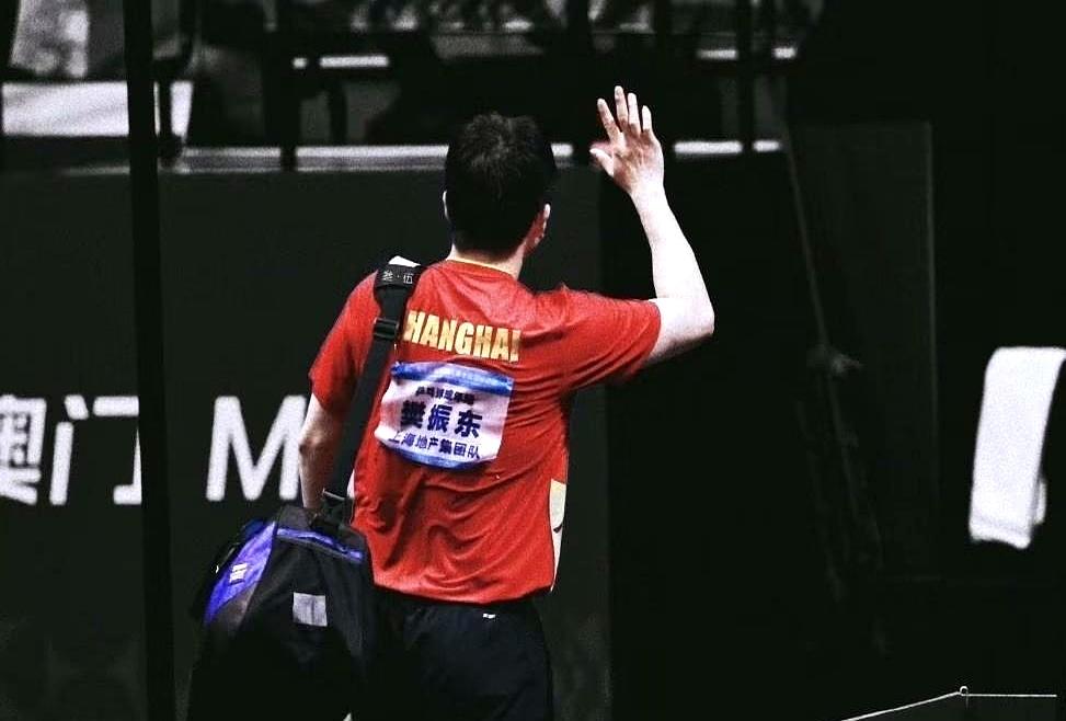 在这个流量为王的时代，樊振东活得像个异类。别人忙着上综艺、造人设，他一头