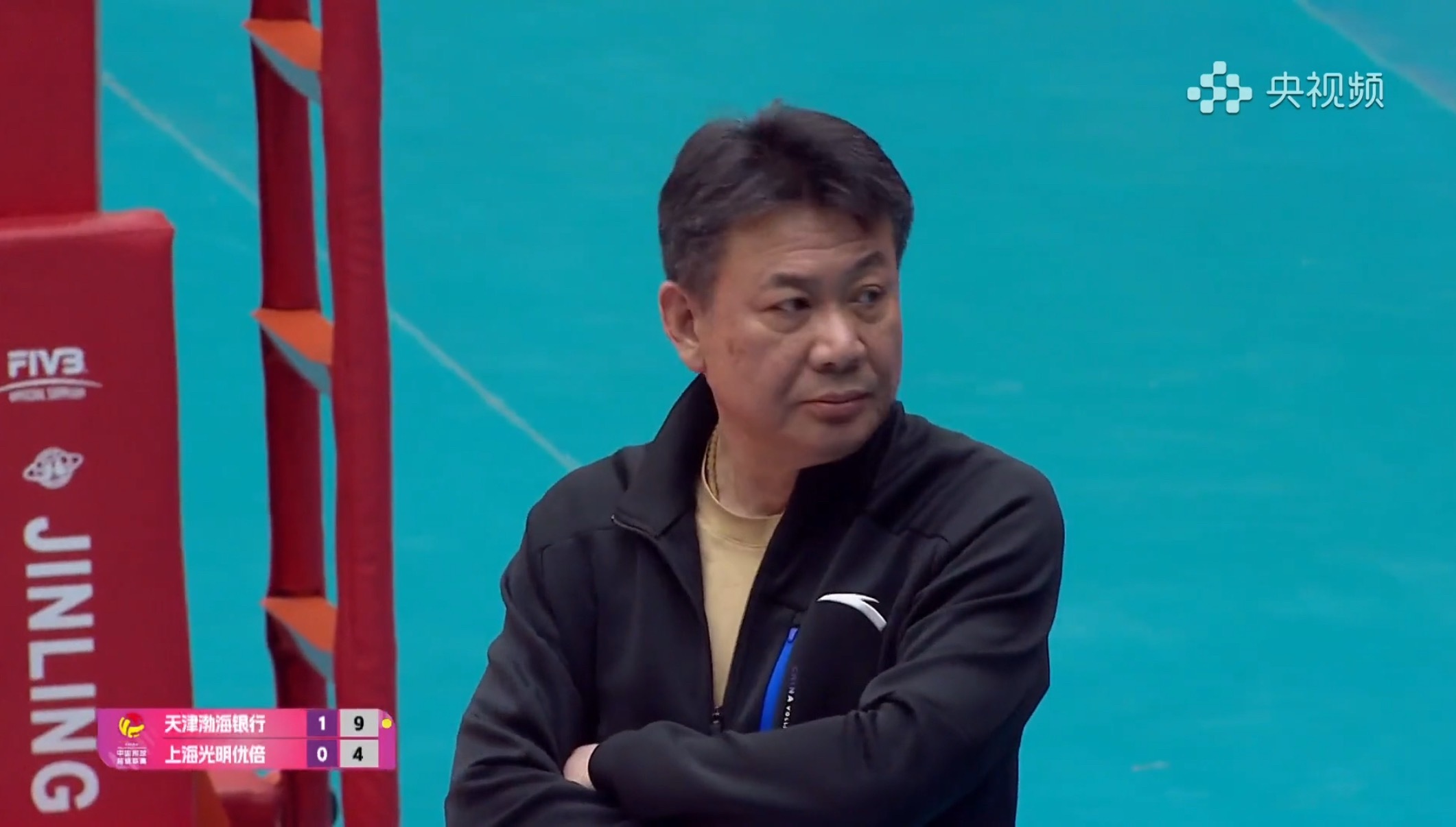 这赛季上海女排这么豪华的阵容，如果能夺冠，一切都好说！假设没能夺冠，那蔡斌真的要