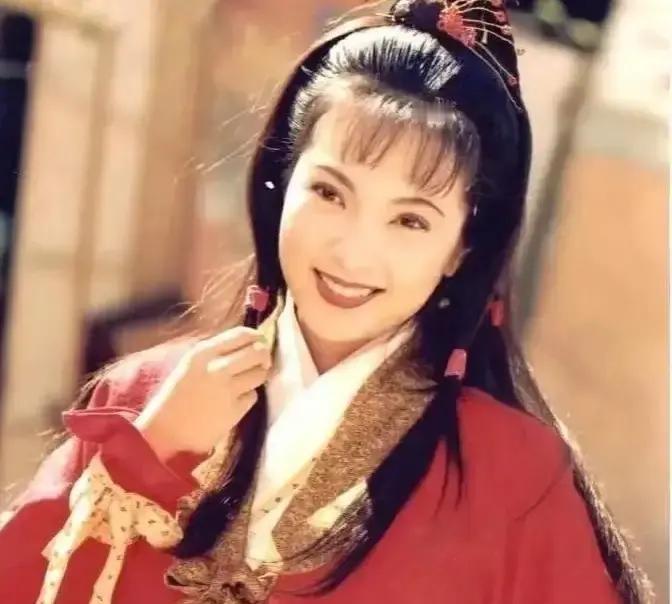 郭芙名字把黄蓉压一头这事被翻出来，老书迷一看就懂。金庸写神雕时给郭靖黄蓉长女起