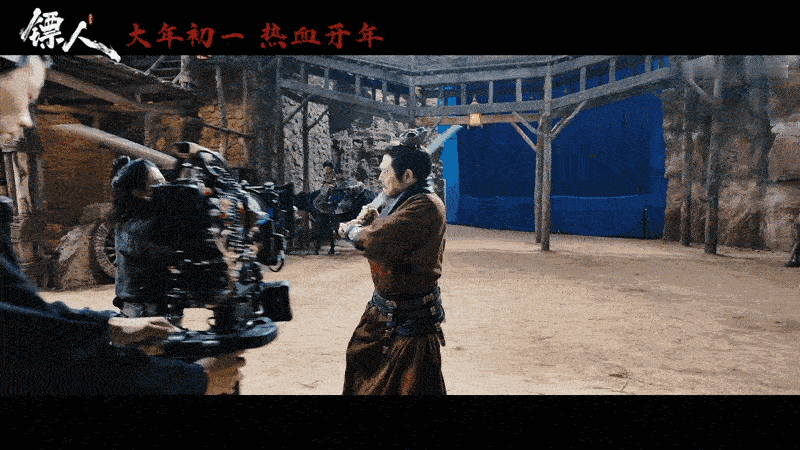 电影镖人还原武侠本色 风沙、马蹄、冷兵器，全是熟悉又久违的武侠味！好久没在银幕上