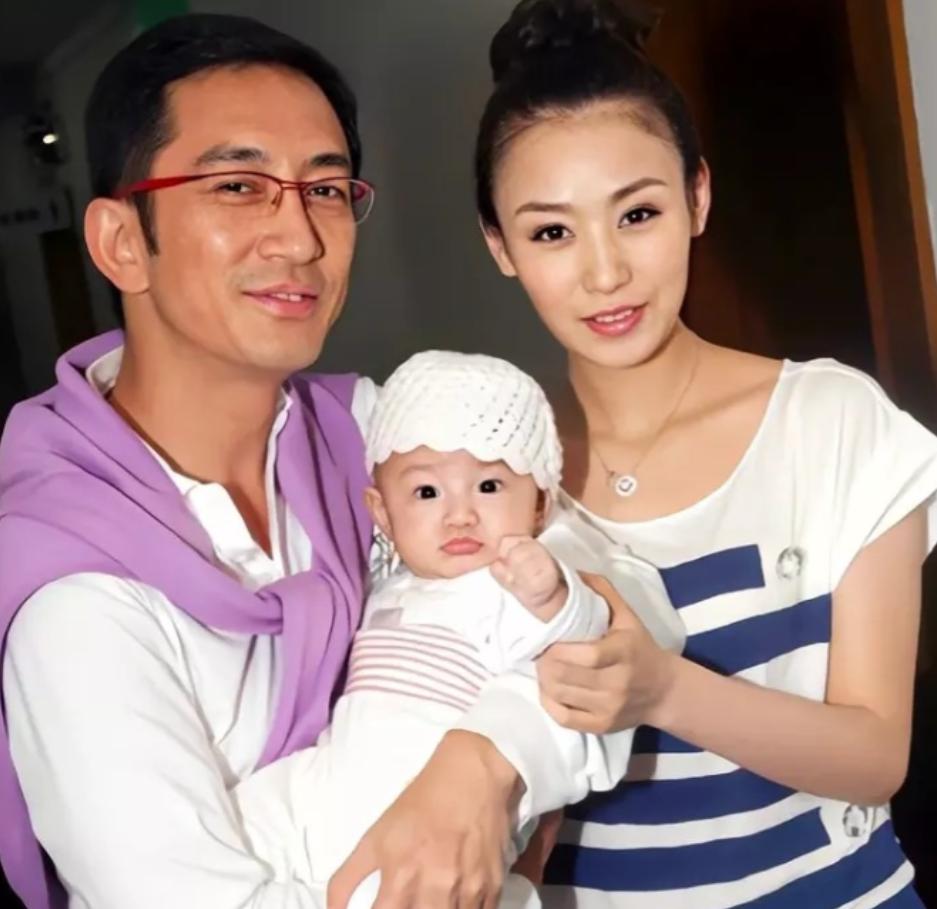 2007年，43岁的吴启华娶了比自己小21岁石洋子，结婚7年家产被石洋子挥霍一空